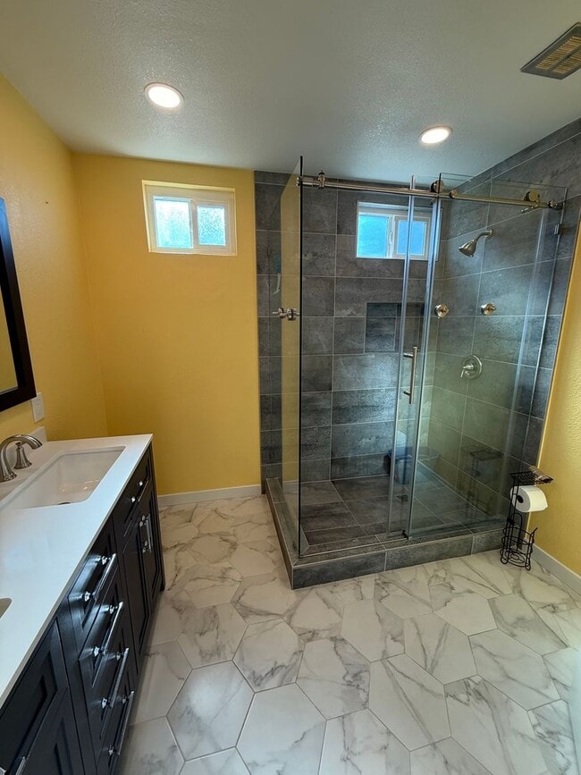 Building Photo - Newly Renovated Home on a Quiet Cul-de-Sac – Available Now