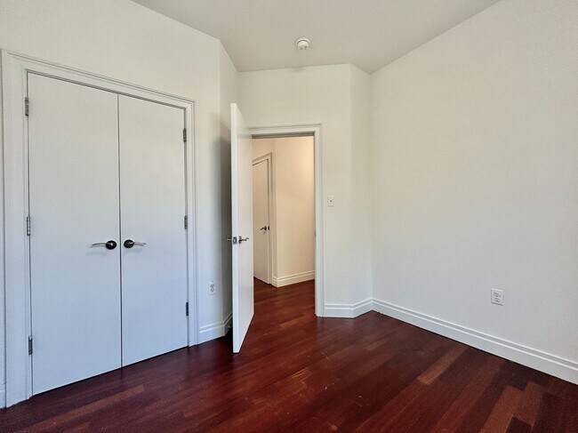 Building Photo - 607 W 137th St