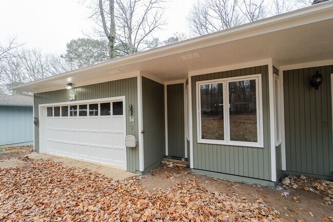 Building Photo - Beautiful Newly Remodeled Home on the Desoto Golf Course! A large landscaped lot with beautiful v...