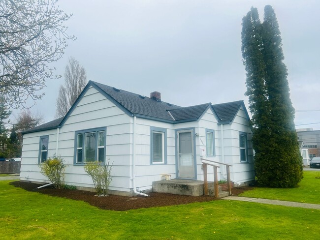 Building Photo - Cute 2 bedroom, 1 bath in Mount Vernon clo...