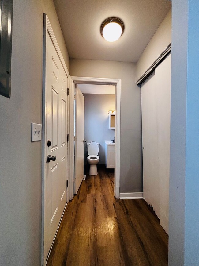 Building Photo - Newly Renovated 2 bedroom 1.5 bath townhou...