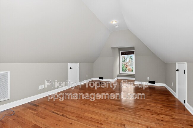 Building Photo - 16205 Riverpointe Dr