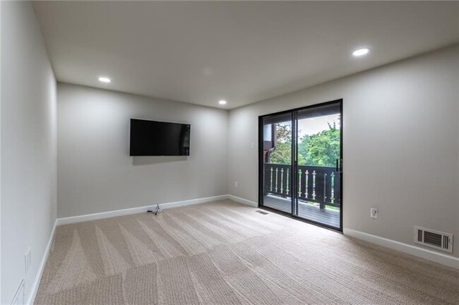 Building Photo - 107 Forest Edge Dr