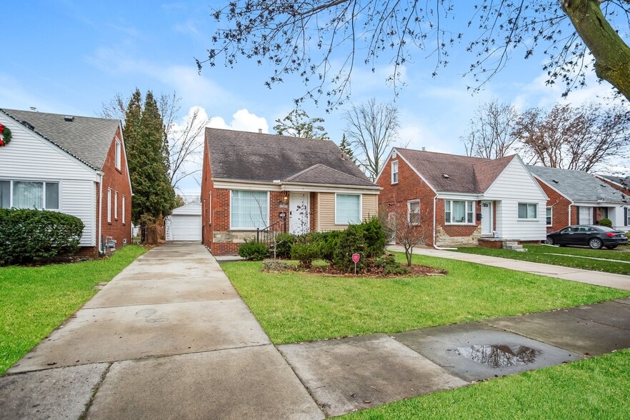 Building Photo - 20894 Lancaster St