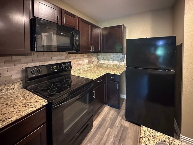 Building Photo - Azle, TX 3 Bedroom / 2 Bath / 2 Car Garage