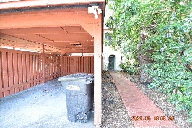 Building Photo - 625 Fairwood Forest Dr