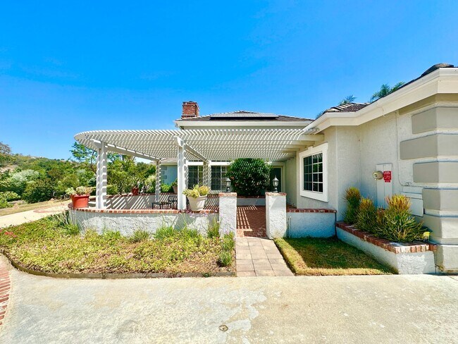 Building Photo - 4286 La Canada Rd