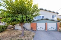 Building Photo - Charming 4-Bedroom Home with Scenic Views ...