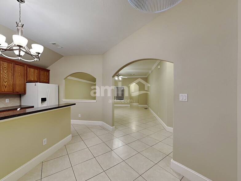 Building Photo - 15831 Collinsville Dr