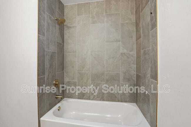 Building Photo - 644 Hunters Hill Rd