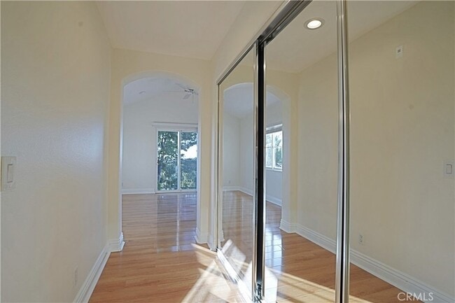 Building Photo - 16 Savona Ct
