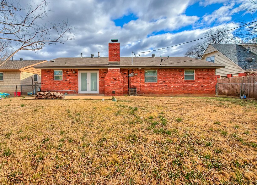 Building Photo - 332 Collier Dr
