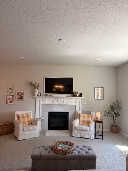 Building Photo - 7193 SE Cheryl Ct