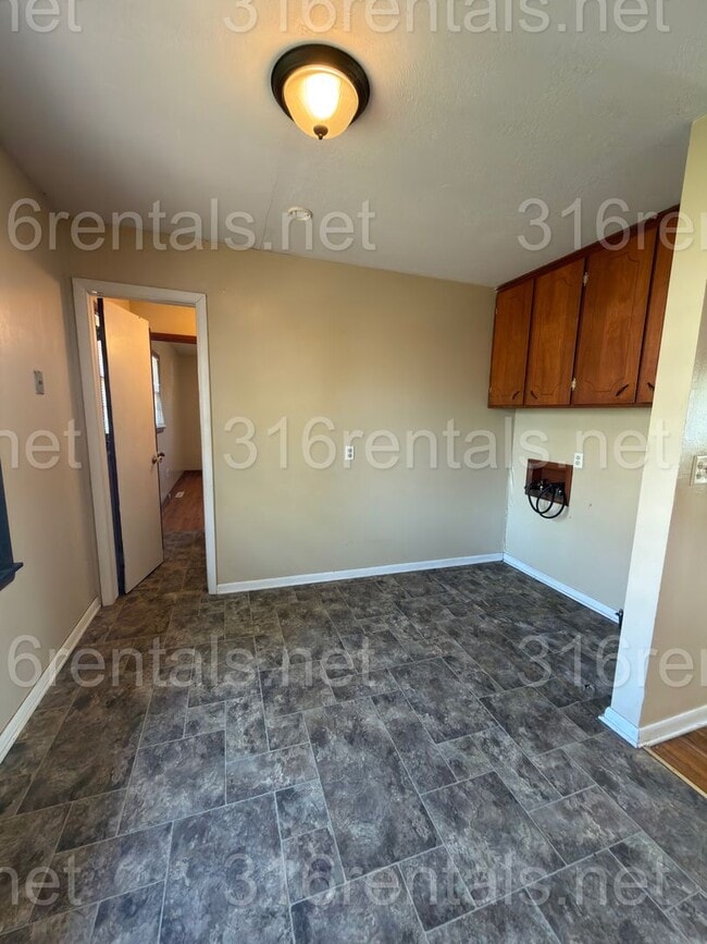 Building Photo - 520 Linda Ln