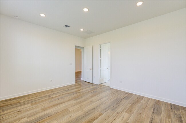 Building Photo - 25326 Loch Doon Dr