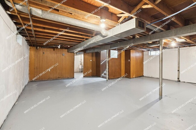 Building Photo - Completely Renovated 3-bedroo, 1.5-bathroo...