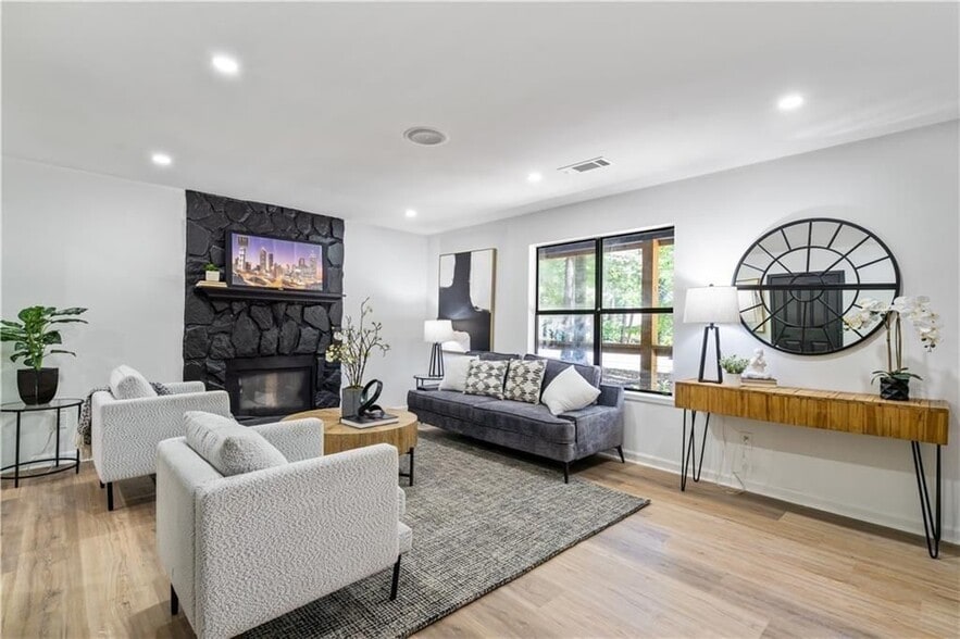 Building Photo - 1249 N Lea Ct SE