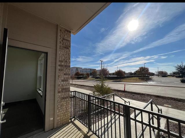 Building Photo - 9520 Royal Ln
