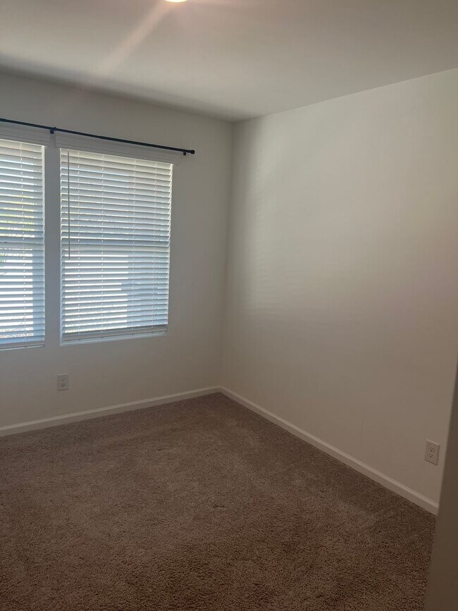 Building Photo - Beautiful 4 Bedroom 2 Bathroom split floor plan home in the newly built Turquoise Hills Neighborh...