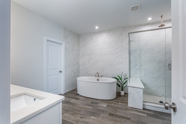 Building Photo - 15012 Clear Sky Ln