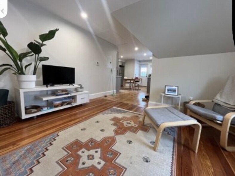 Building Photo - 18 Colberg Ave