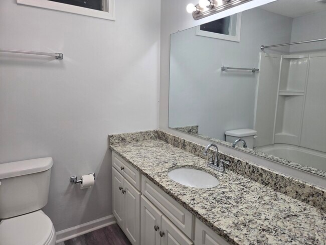 Building Photo - 4580 Hickory Dr