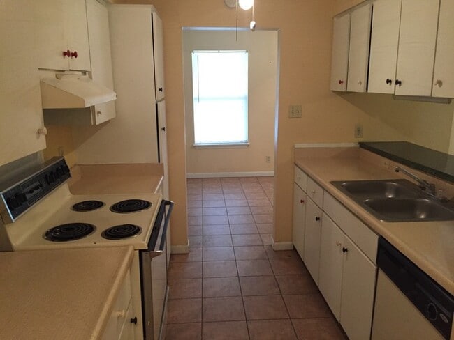 Building Photo - 2 Bedroom Duplex in SE San Antonio - PECAN VALLEY