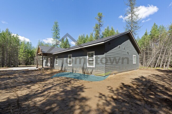 Building Photo - 4 Bedroom 2 Bathroom Home with Attached 2-Car Garage Available in Blanchard!