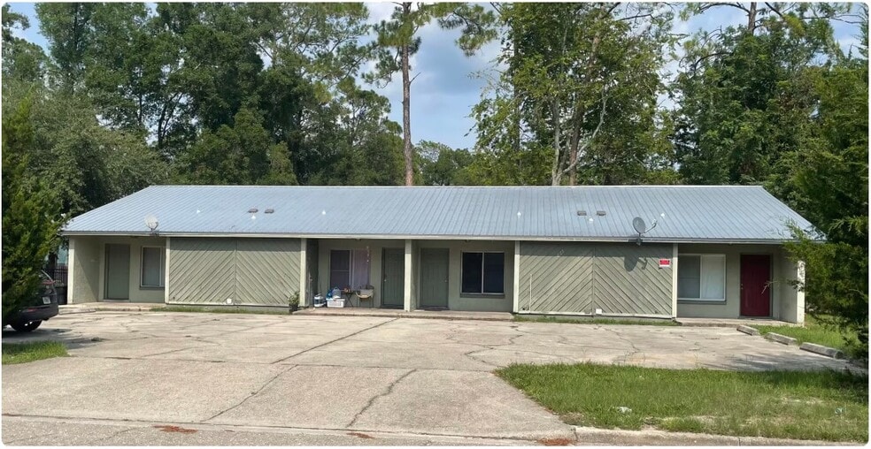 Your New Place! - 827 SW 64th Terrace