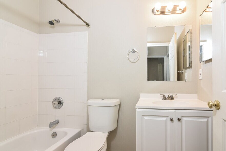 Building Photo - 18217 Brookpark Dr