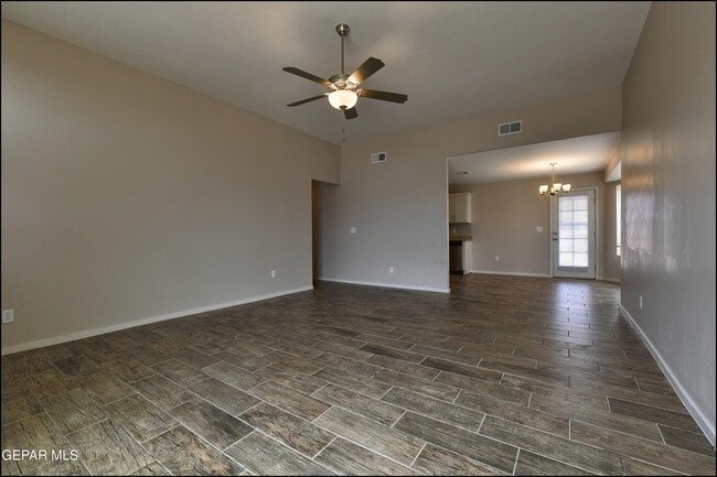 Building Photo - 621 Cedarwood Ave
