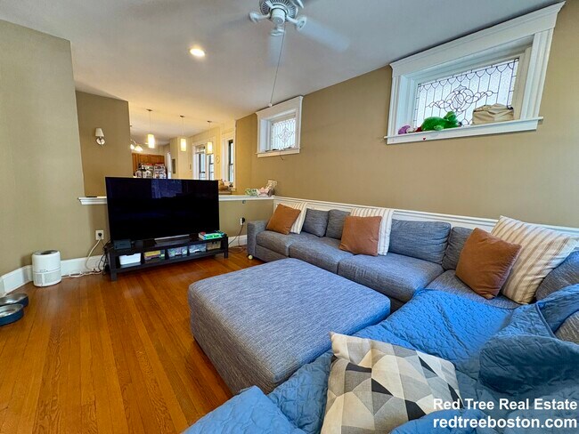 Building Photo - 184 St Paul St