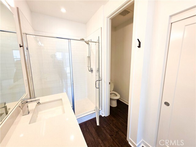 Building Photo - 164 Placemark