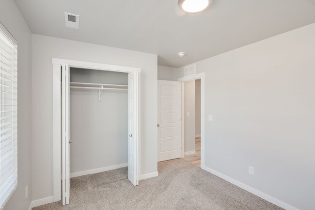 Building Photo - Beautiful 4 Bedroom Upscale Home