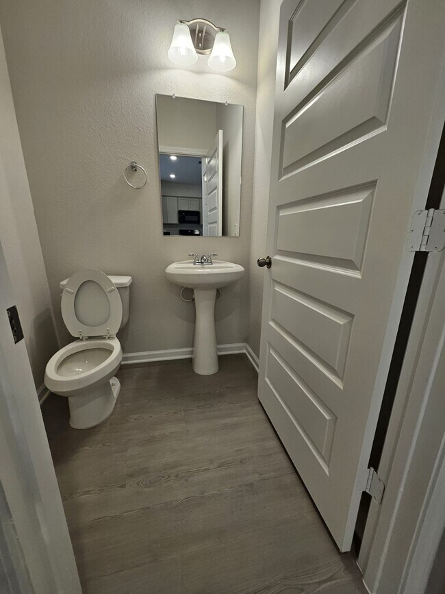 Building Photo - 2727 Crested Creek Ln