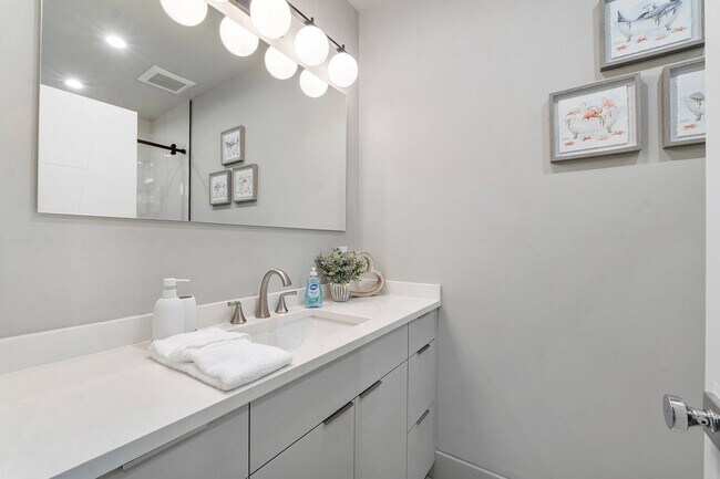 Building Photo - 99 Seaside Ave