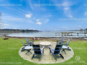 Building Photo - "Charming 1-Bed Waterfront Retreat with Scenic Lake Views & Pool in Kirkland!"