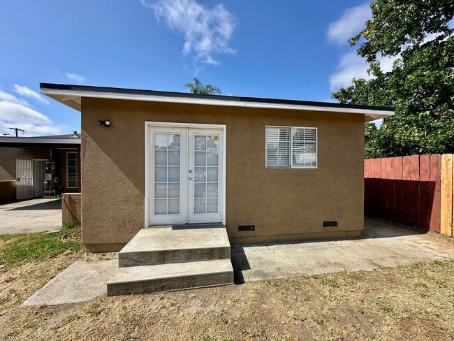 Building Photo - Large home in National City