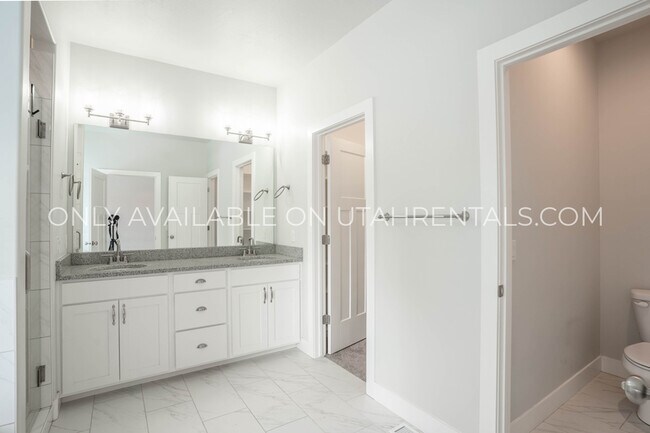 Building Photo - 472 S 230 W