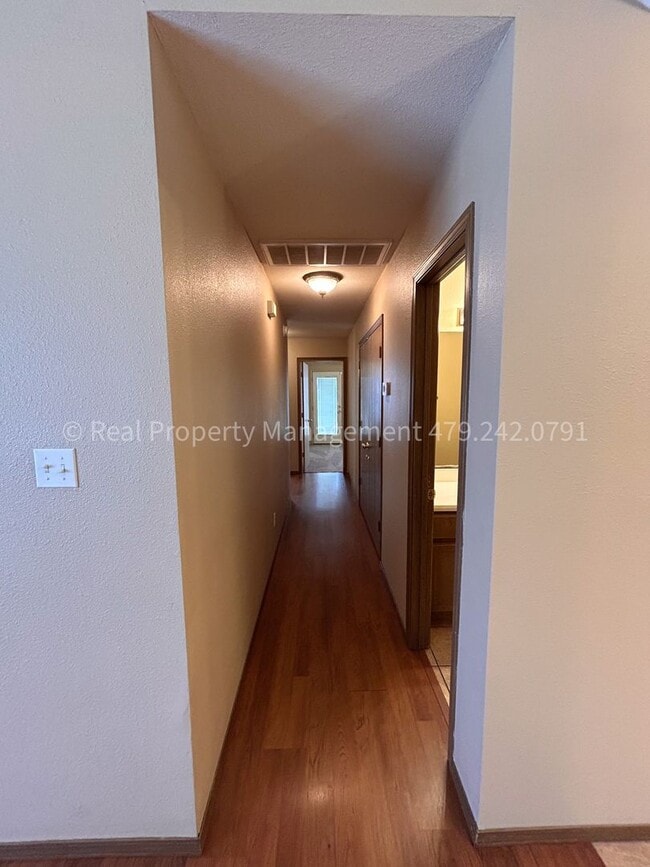Building Photo - 1001 Trenton Dr