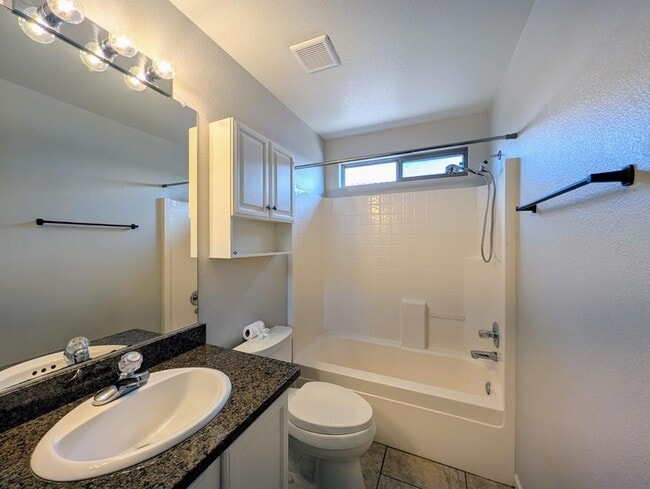 Building Photo - 15746 W Elm St