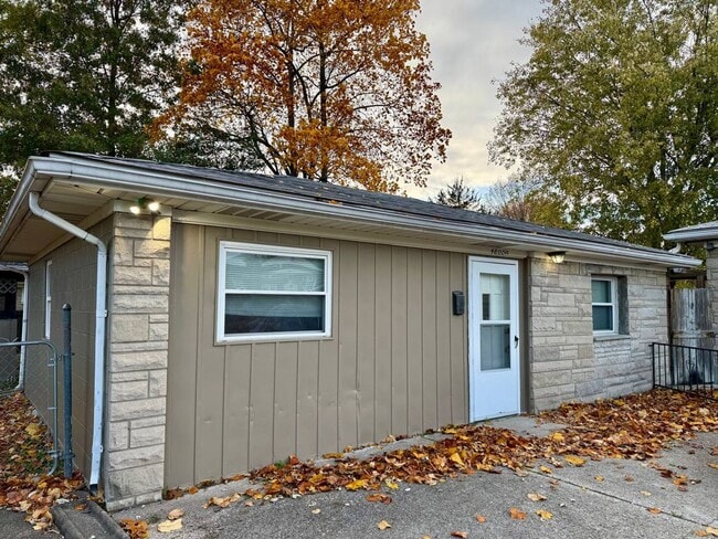 Primary Photo - Updated 1-brm home - huge living room, brand new flooring, washer/dryer, new kitchen, new bathroo...