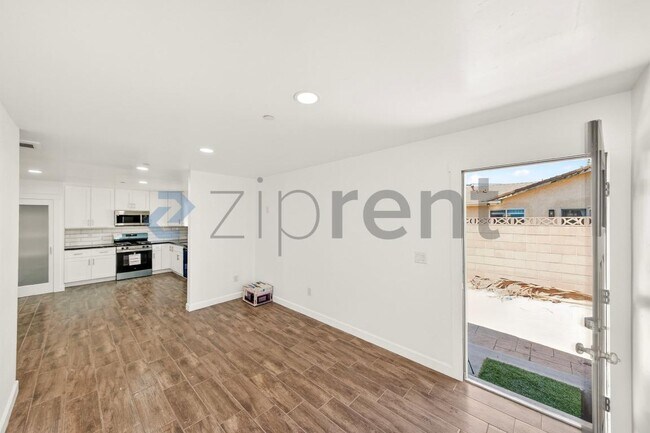 Building Photo - 1421 Astoria Pl