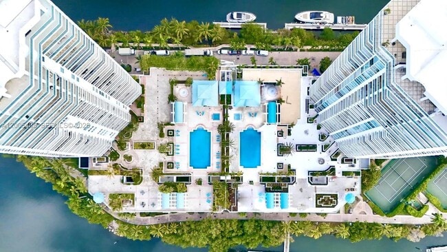 Building Photo - 16500 Collins Ave