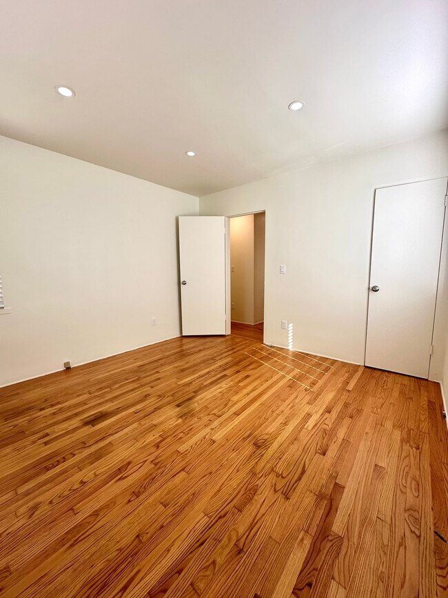 Building Photo - Beautifully Remodeled Unit on the East Side of Santa Barbara