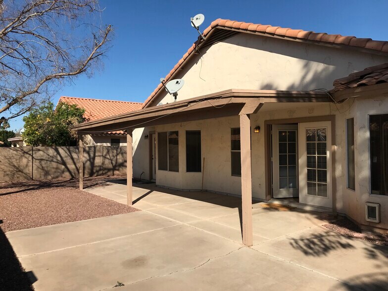 Building Photo - 741 W Hackamore St