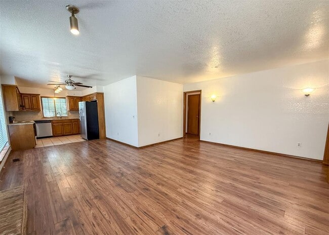 Building Photo - 7019 N Spinnaker Ln