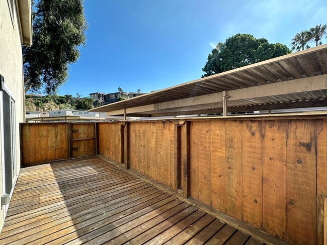 Building Photo - Beautiful 3 Bedroom 2 Bath Condo in Point Loma w/Three Private Patios