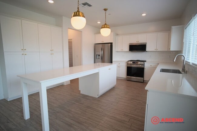 Building Photo - Stunning Home in Gossamer Grove!