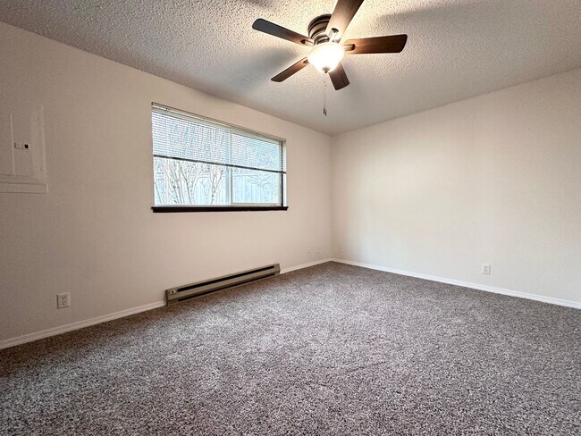 Building Photo - 39910 McCormick Dr